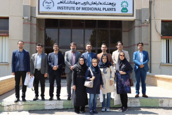 بازدید رئیس سازمان علوم پزشکی تهران از پژوهشکده گیاهان دارویی